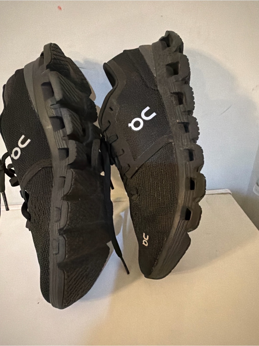 On Cloud X Athletic  women running black sneakers sz 8,5 - Picture 2 of 5